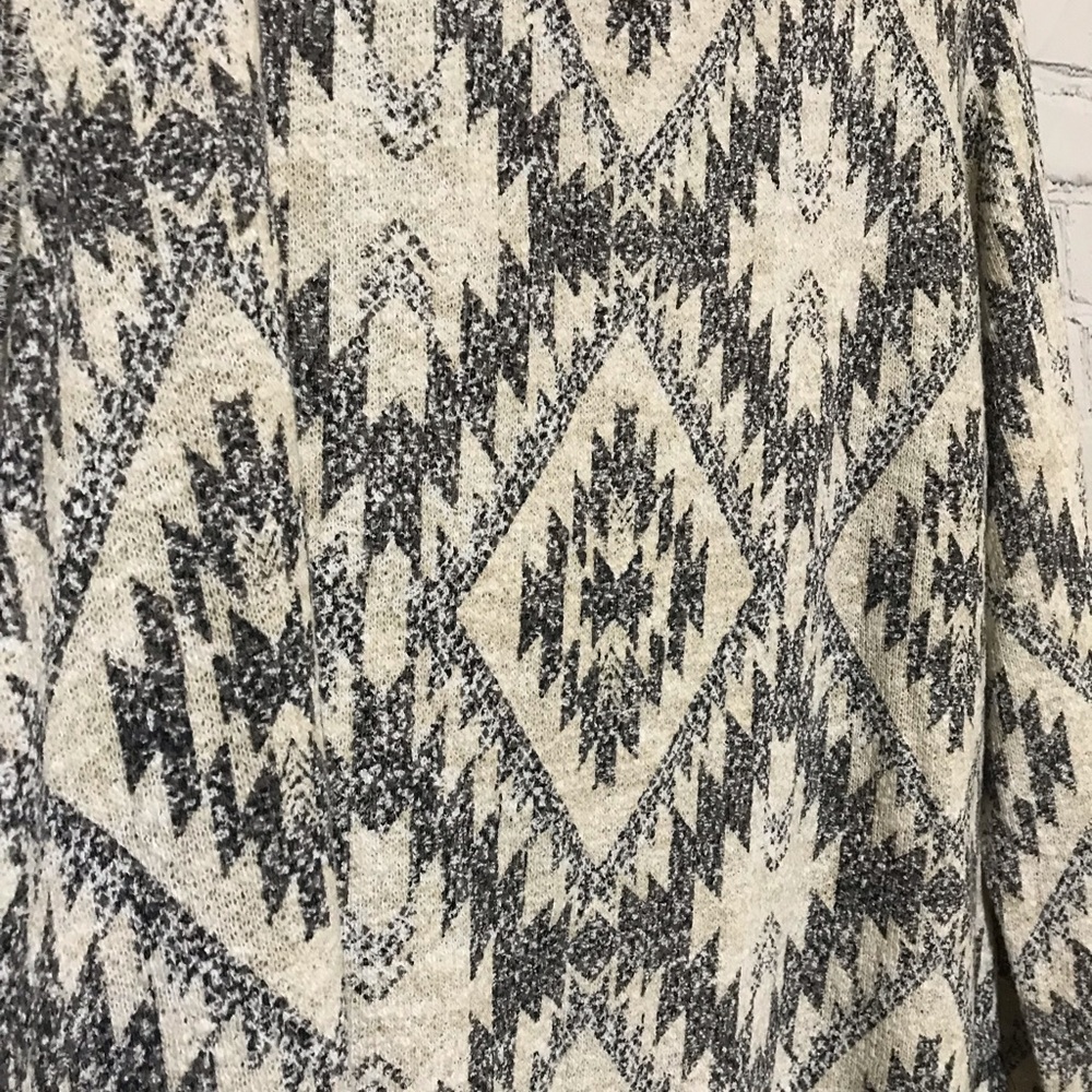 Diamond Knit Top with Lace - Picture 4 of 8